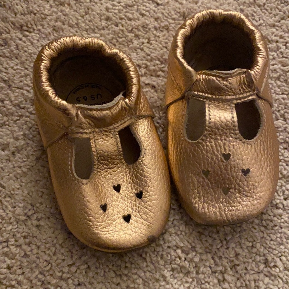 Baby Bird Rock Moccasins Size 6.5 Rose Gold